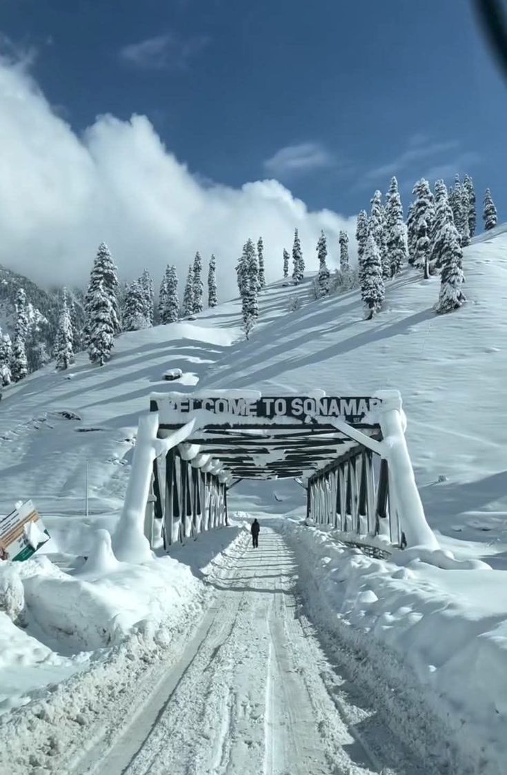 Kashmir Paradise Escape – Srinagar, Gulmarg, Pahalgam & Sonmarg