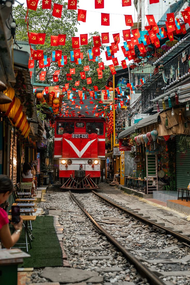 Vietnam Heritage & Scenic Escape – Hanoi, Ninh Binh & Da Nang