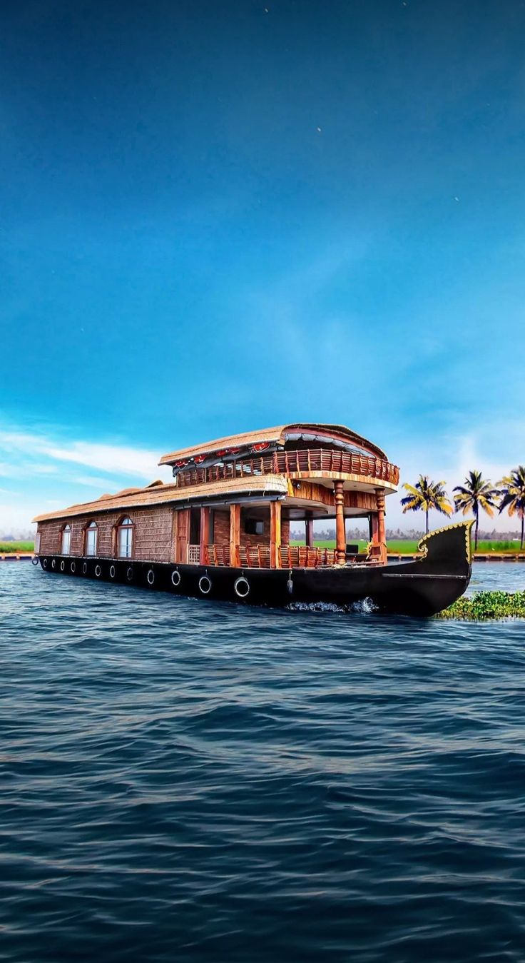 Kerala Scenic Escape – Munnar, Thekkady & Alleppey Houseboat