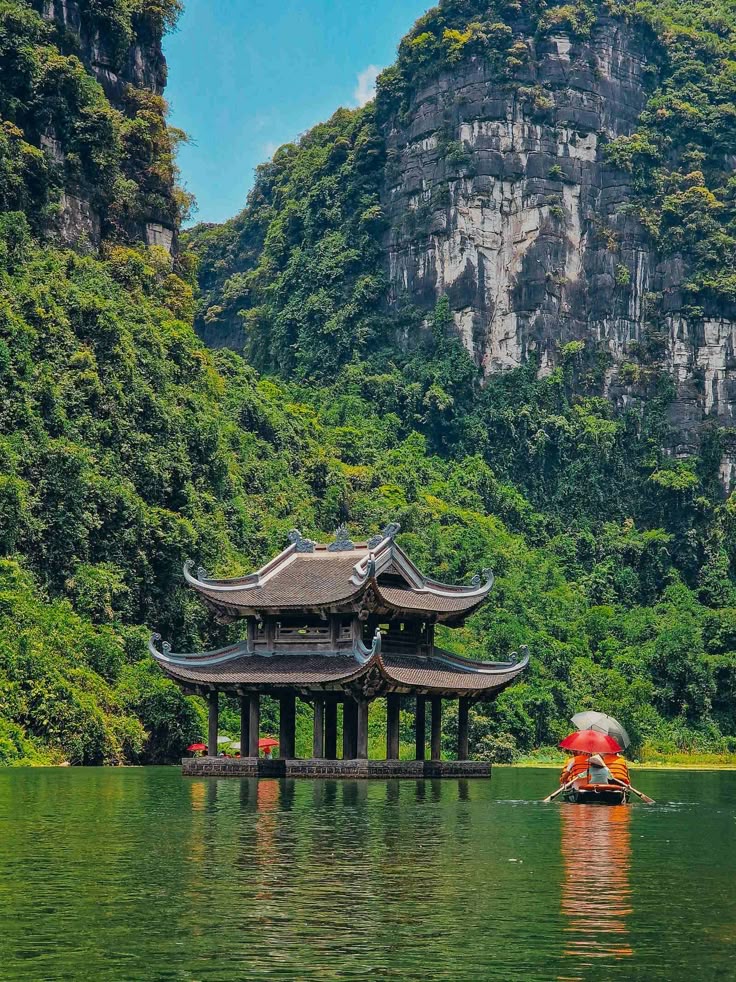 Vietnam Heritage & Scenic Escape – Hanoi, Ninh Binh & Da Nang